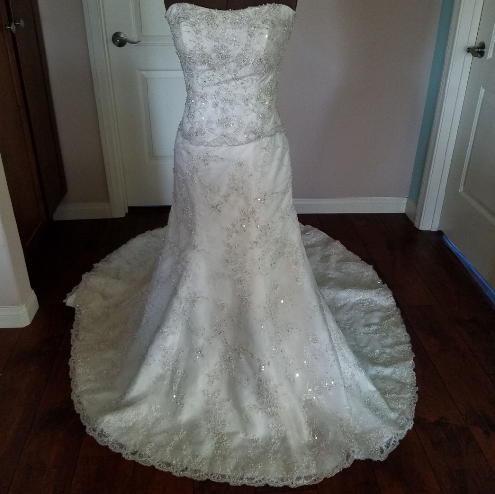 Elegant White Strapless Wedding Dress Brand New sz 4
